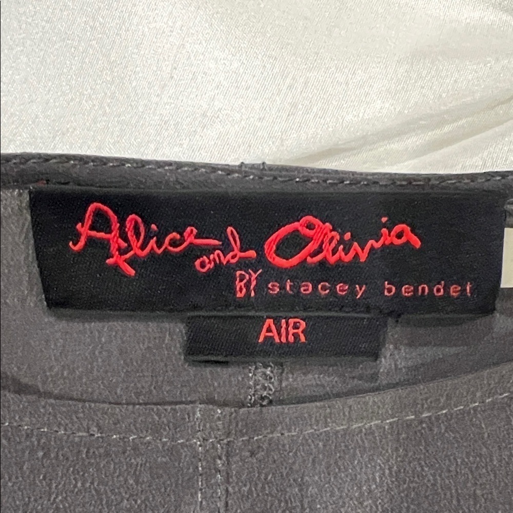 Alice + Olivia Gray Designer Top Women's Size S NWOT - Picture 2 of 8